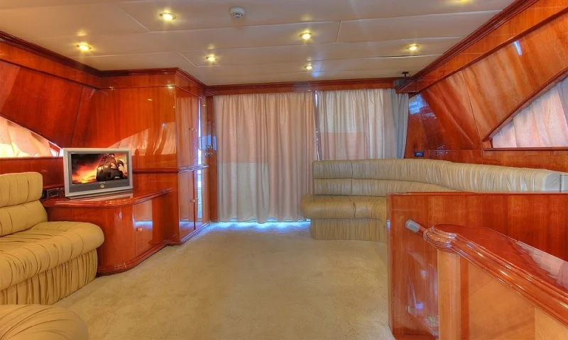 MOTOR YACHT DREAM 