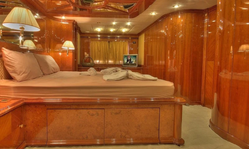 MOTOR YACHT DREAM 