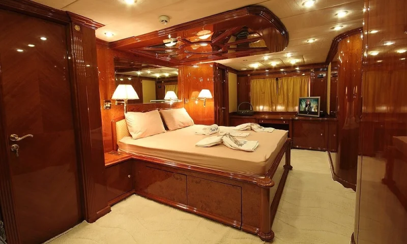 MOTOR YACHT DREAM 
