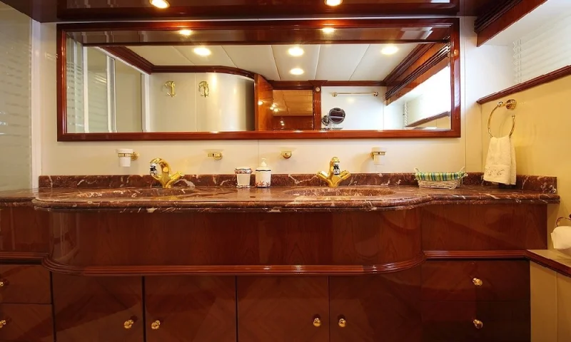 MOTOR YACHT DREAM 