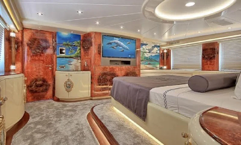 MOTORYACHT CROCUS