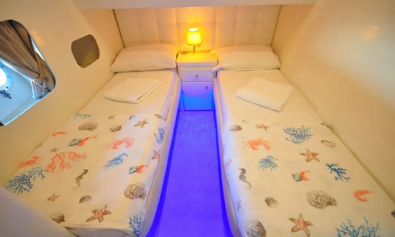 MOTOR YACHT ZEUS
