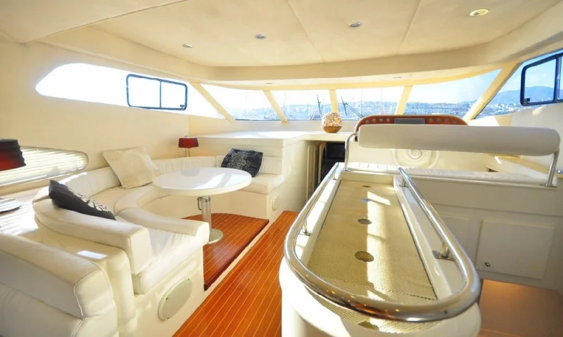 MOTOR YACHT ZEUS