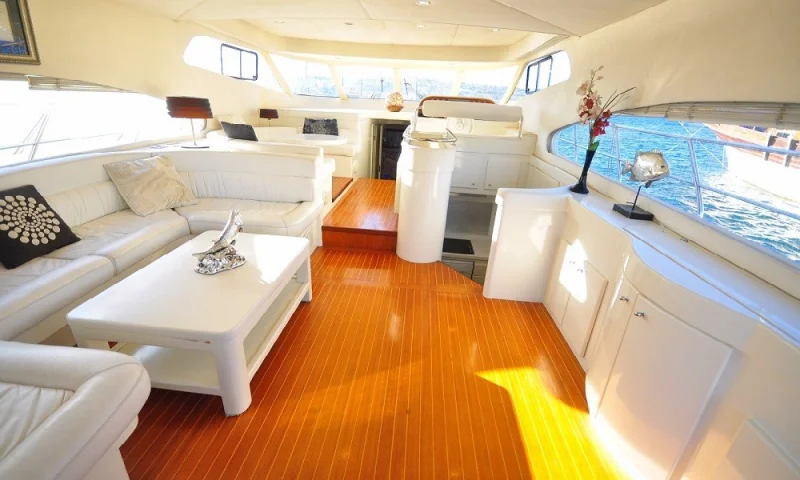MOTOR YACHT ZEUS