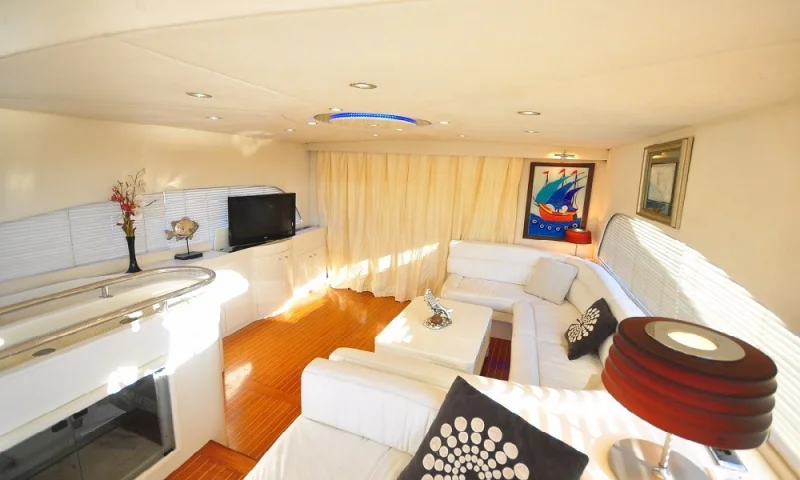 MOTOR YACHT ZEUS