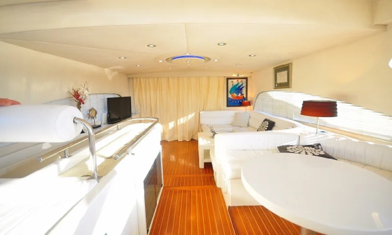 MOTOR YACHT ZEUS
