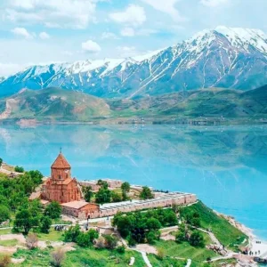 Van lake - Akdamar Church - Van