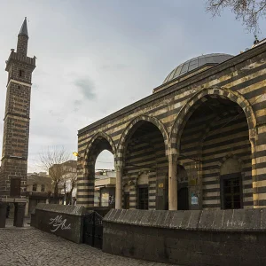 Four Legged Minaret / Diyarbakır