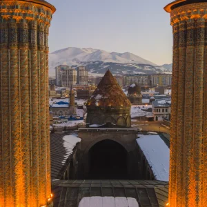 Erzurum Double Minarete Madrasa Kumbet
