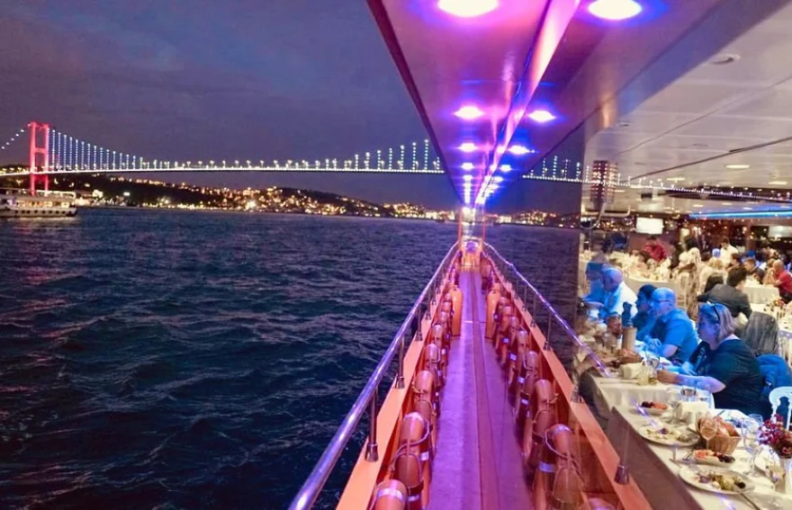 Crucero con cena por el Bósforo 