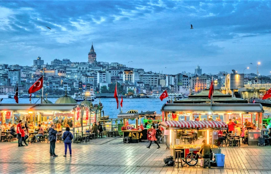 Istanbul Eminönü Square