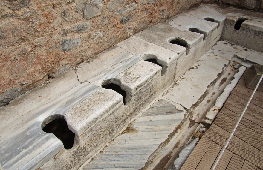 La letrina romana de Éfeso