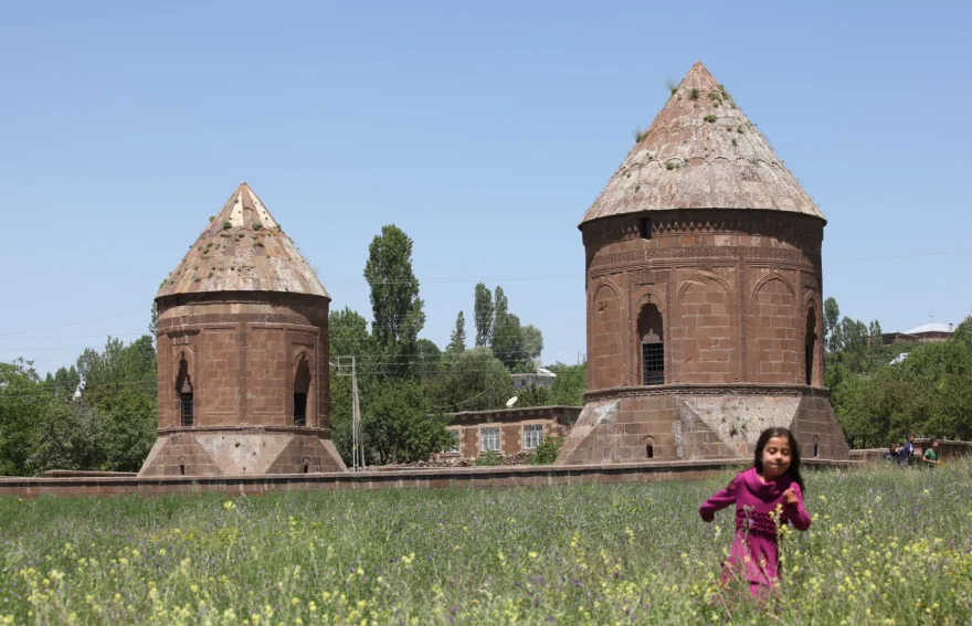 Ahlat Kümbets