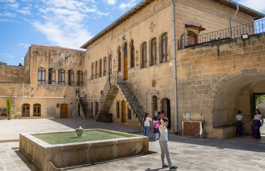 Reji Aziz Petrus & Oalus Church - Urfa